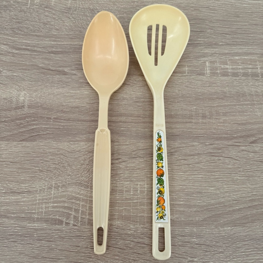 Vintage EKCO Nylon Serving Spoon Set Vegetable Fruit Pattern MCM Tan Cream 11"